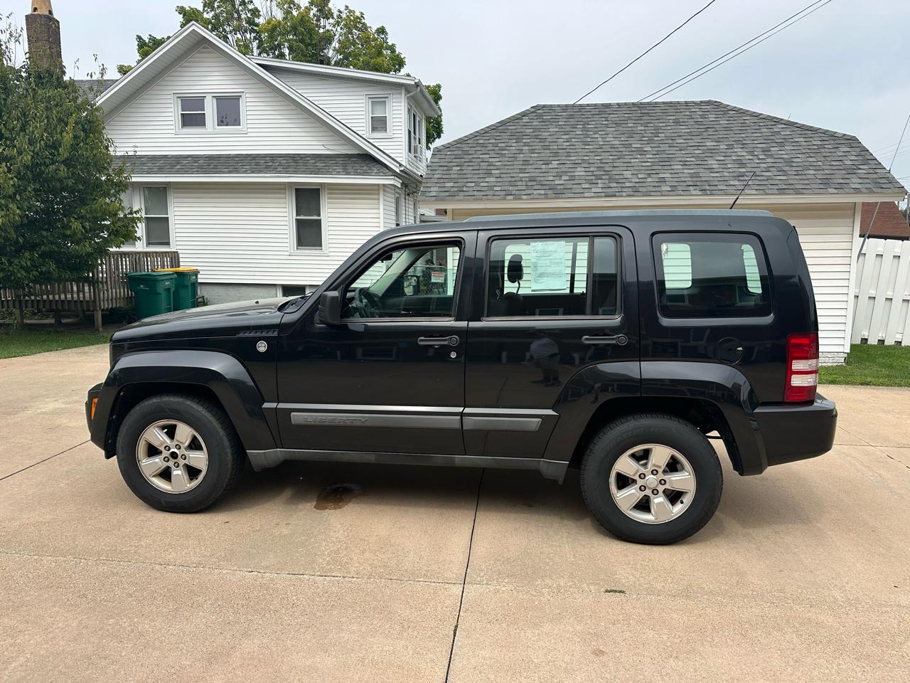 Jeep Liberty 4WD 4dr Sport 2011