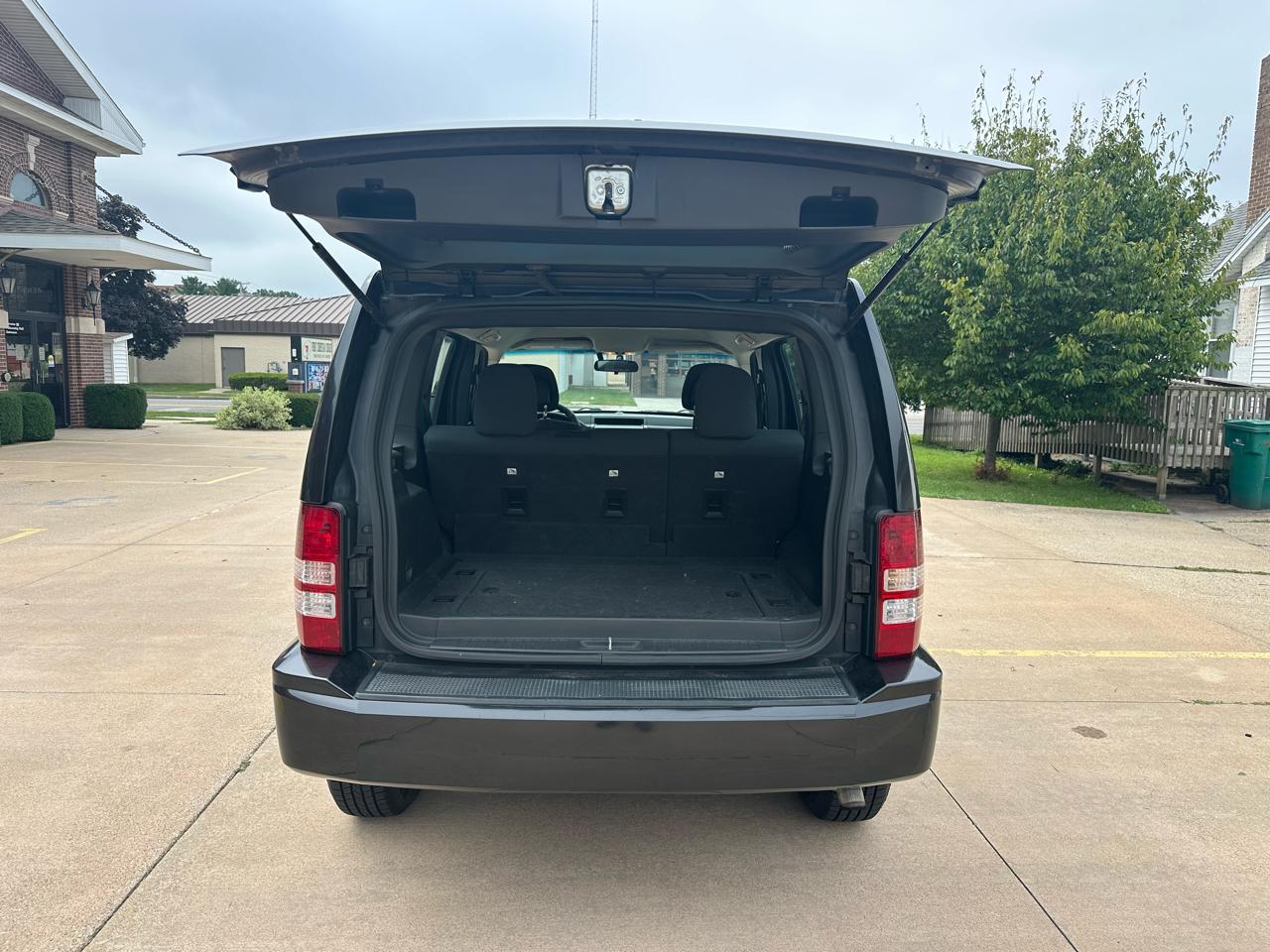 Jeep Liberty 4WD 4dr Sport 2011