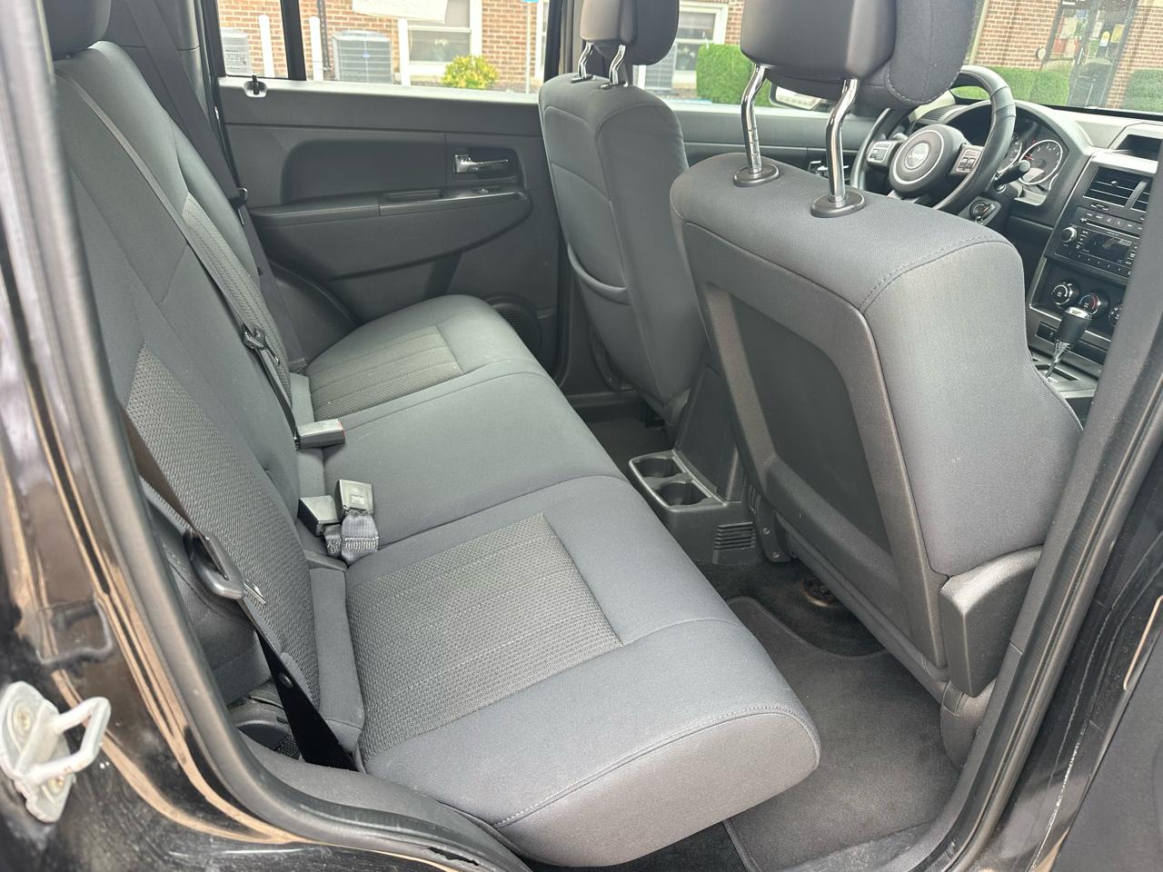 Jeep Liberty 4WD 4dr Sport 2011