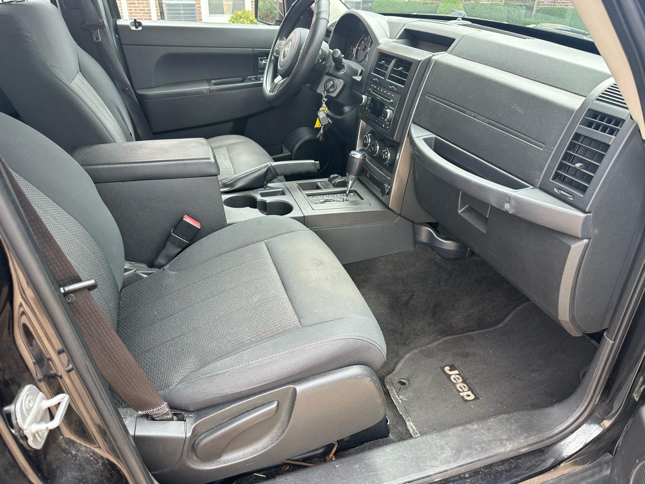 Jeep Liberty 4WD 4dr Sport 2011