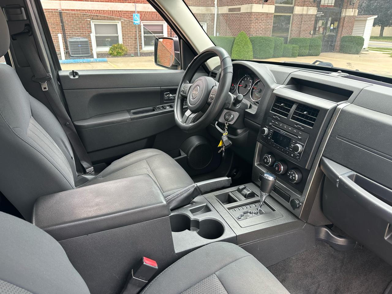 Jeep Liberty 4WD 4dr Sport 2011