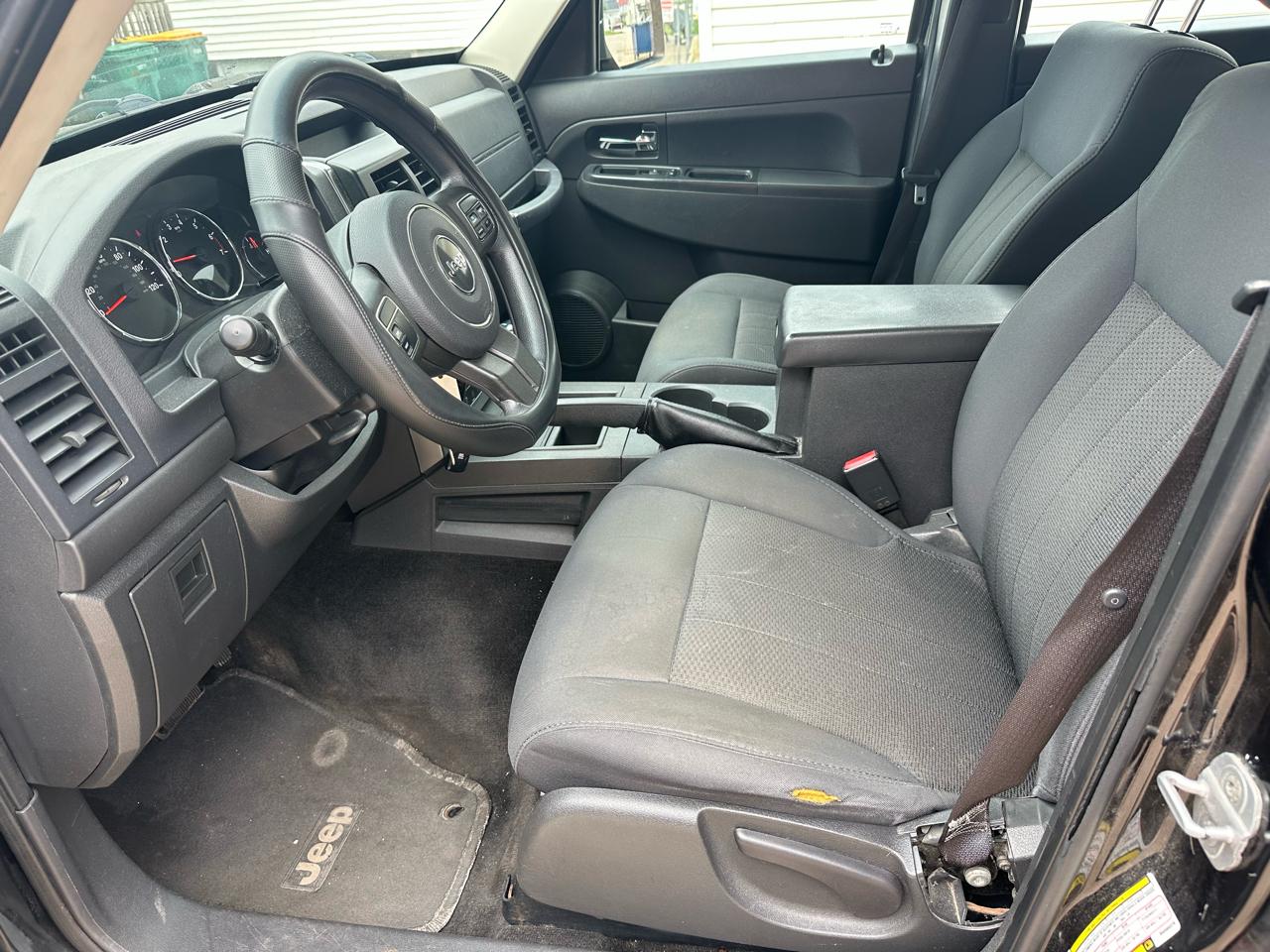 Jeep Liberty 4WD 4dr Sport 2011