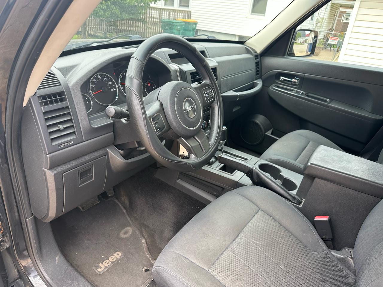 Jeep Liberty 4WD 4dr Sport 2011