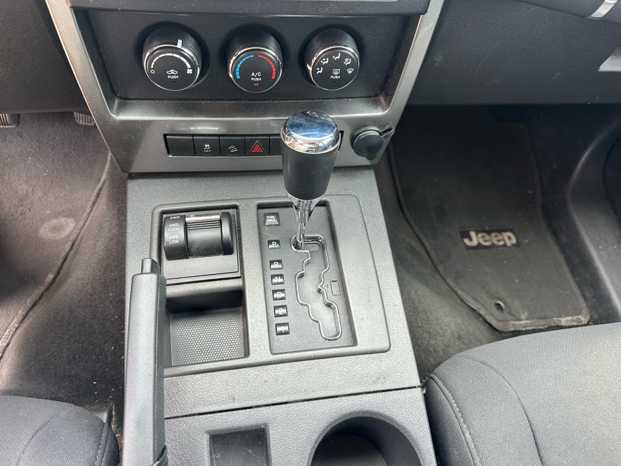 Jeep Liberty 4WD 4dr Sport 2011