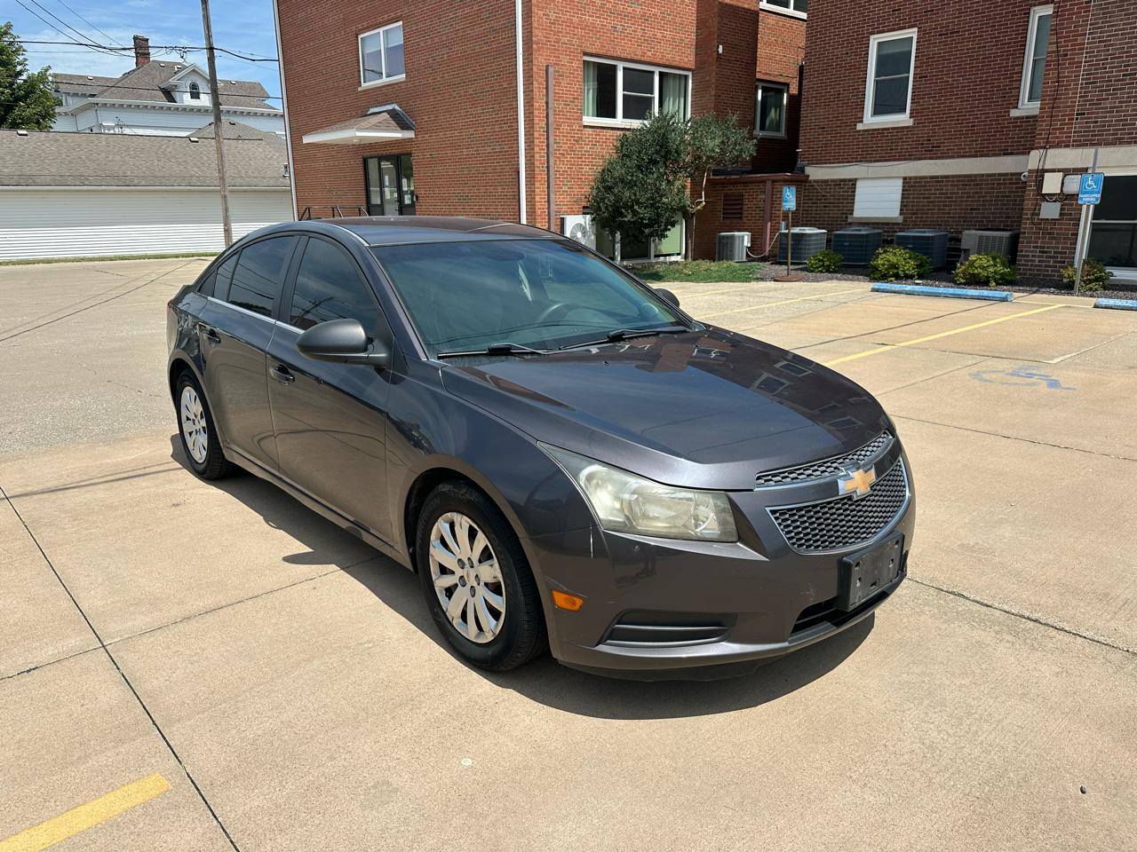 Chevrolet Cruze 4dr Sdn LS 2011