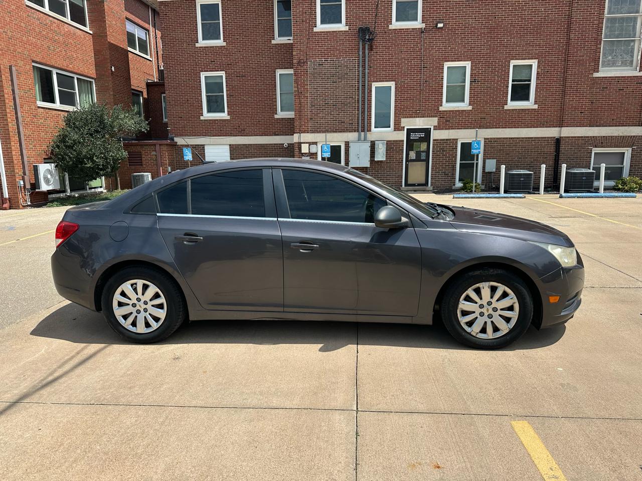 Chevrolet Cruze 4dr Sdn LS 2011
