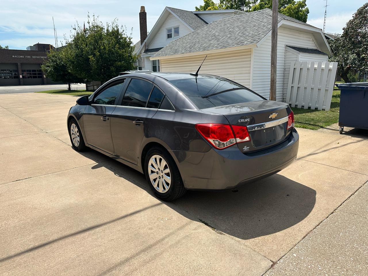 Chevrolet Cruze 4dr Sdn LS 2011