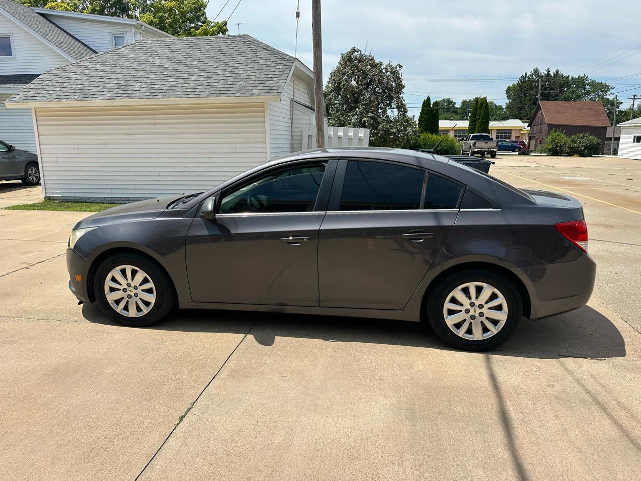 Chevrolet Cruze 4dr Sdn LS 2011