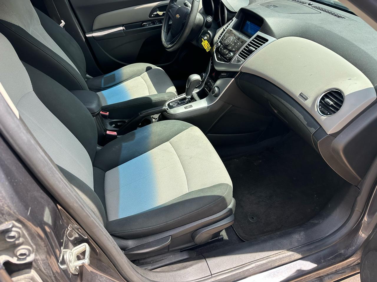 Chevrolet Cruze 4dr Sdn LS 2011