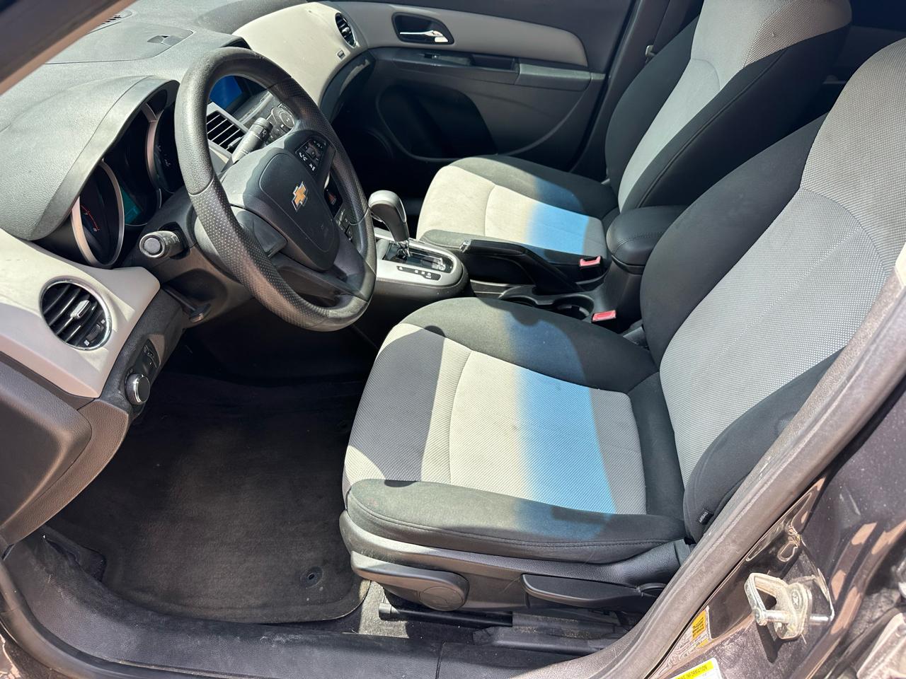 Chevrolet Cruze 4dr Sdn LS 2011