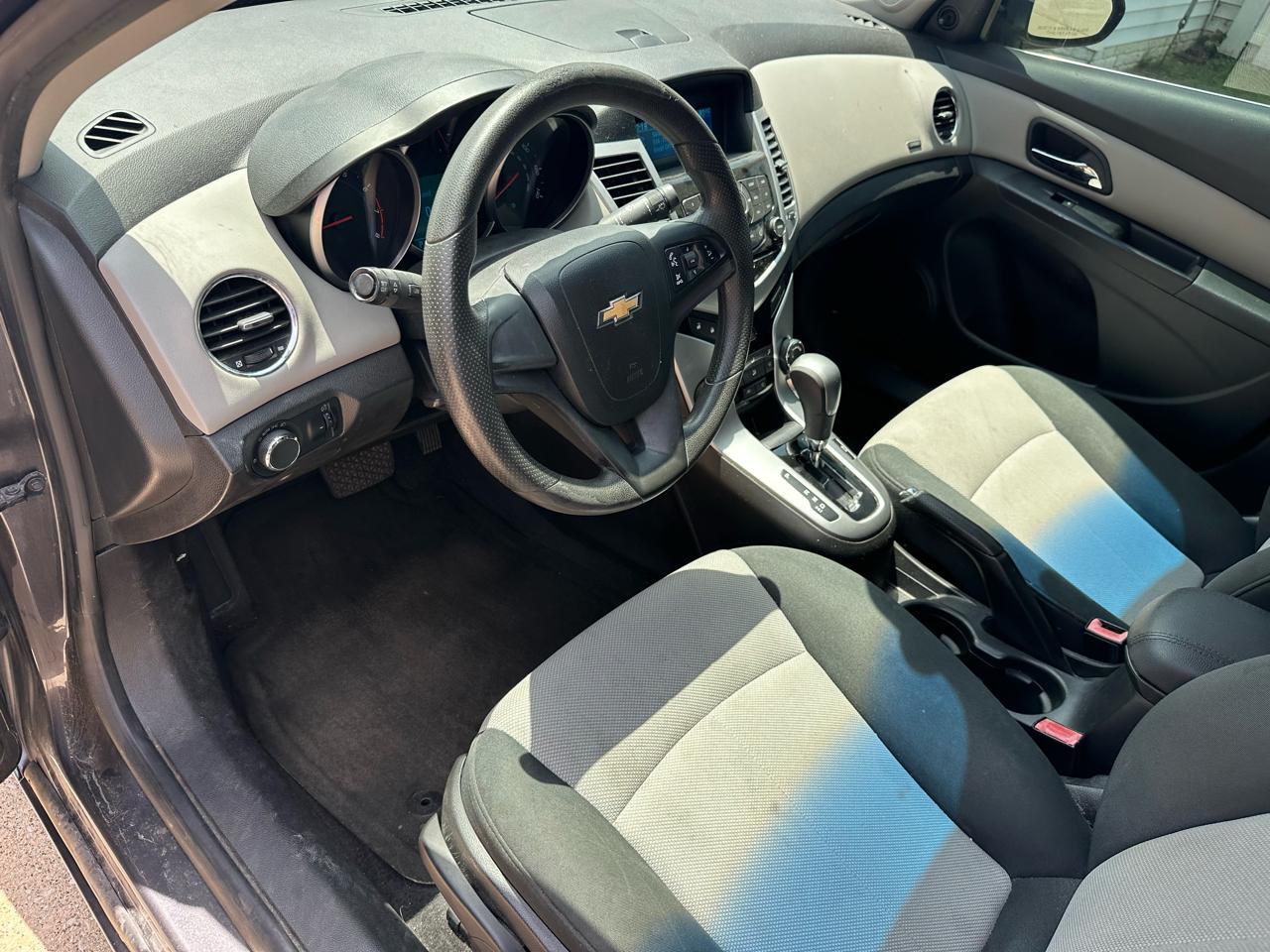 Chevrolet Cruze 4dr Sdn LS 2011