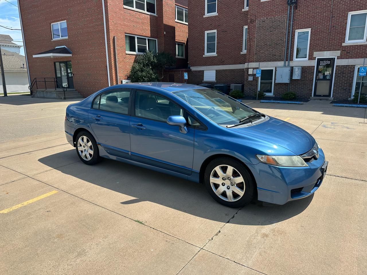 Honda Civic LX Sedan 5-Speed AT 2010