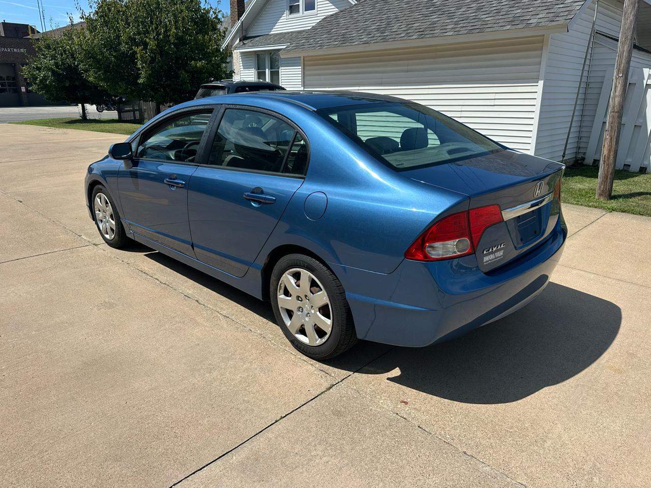 Honda Civic LX Sedan 5-Speed AT 2010