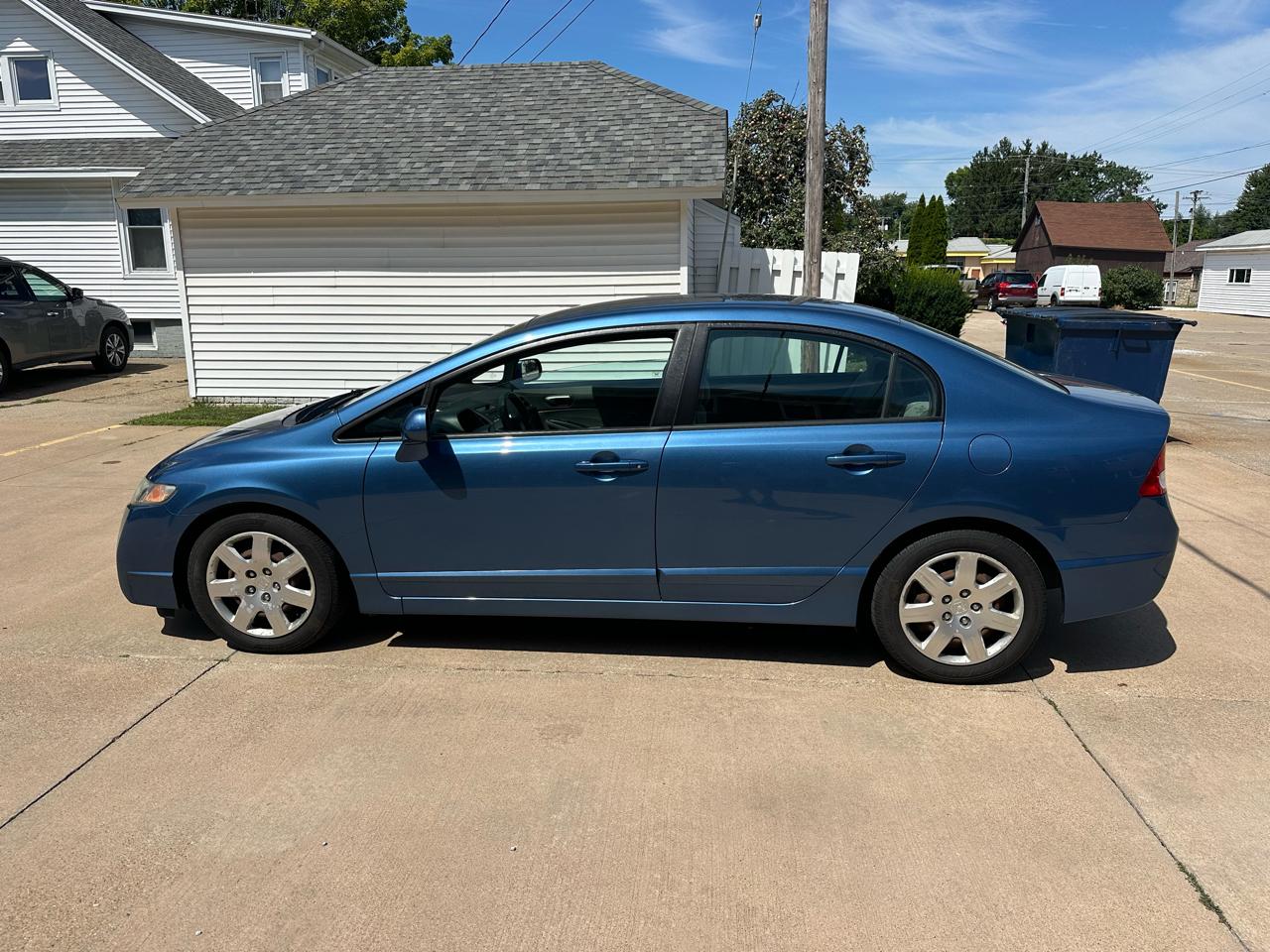 Honda Civic LX Sedan 5-Speed AT 2010