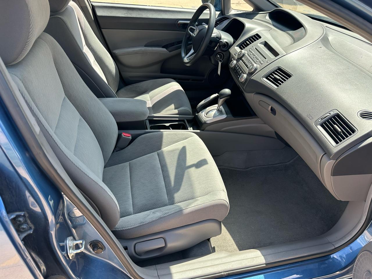 Honda Civic LX Sedan 5-Speed AT 2010