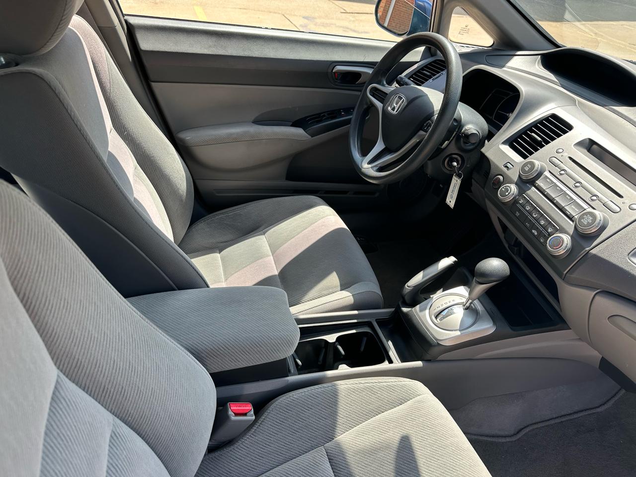 Honda Civic LX Sedan 5-Speed AT 2010
