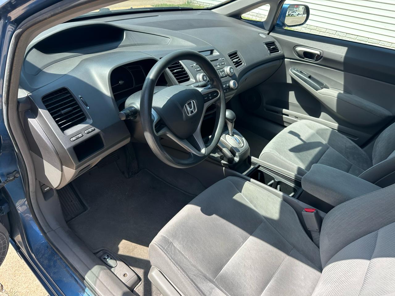 Honda Civic LX Sedan 5-Speed AT 2010