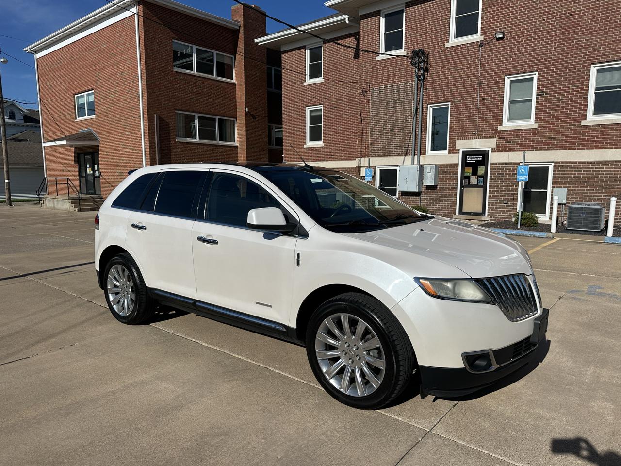 Lincoln MKX AWD 4dr 2011