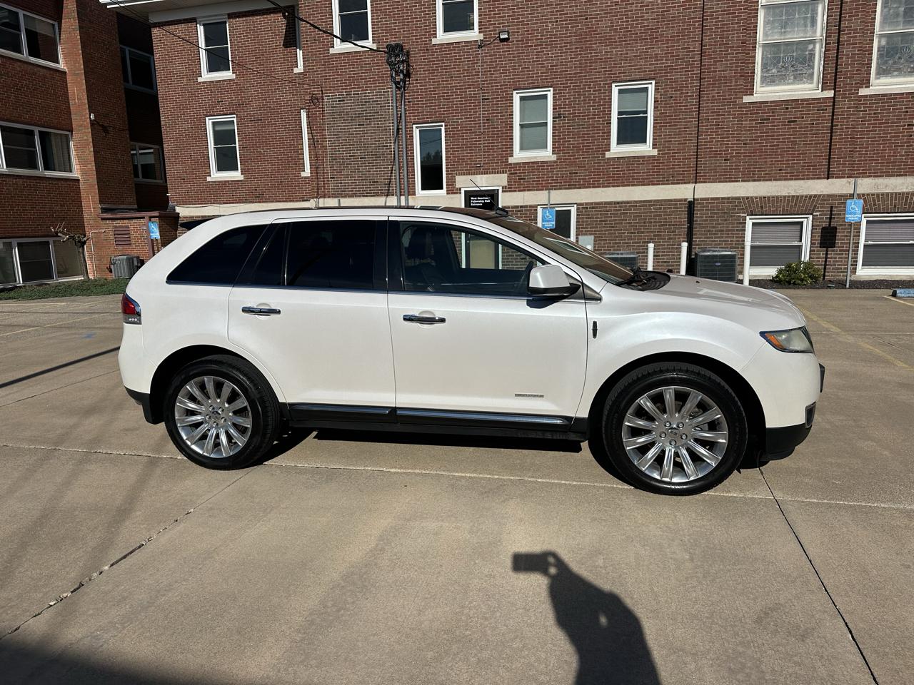 Lincoln MKX AWD 4dr 2011