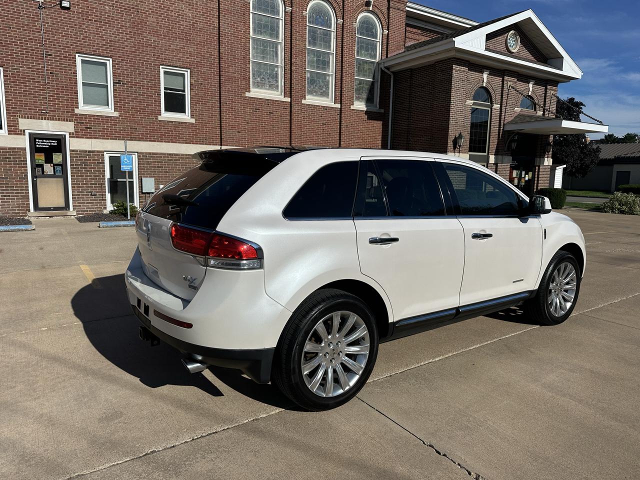 Lincoln MKX AWD 4dr 2011
