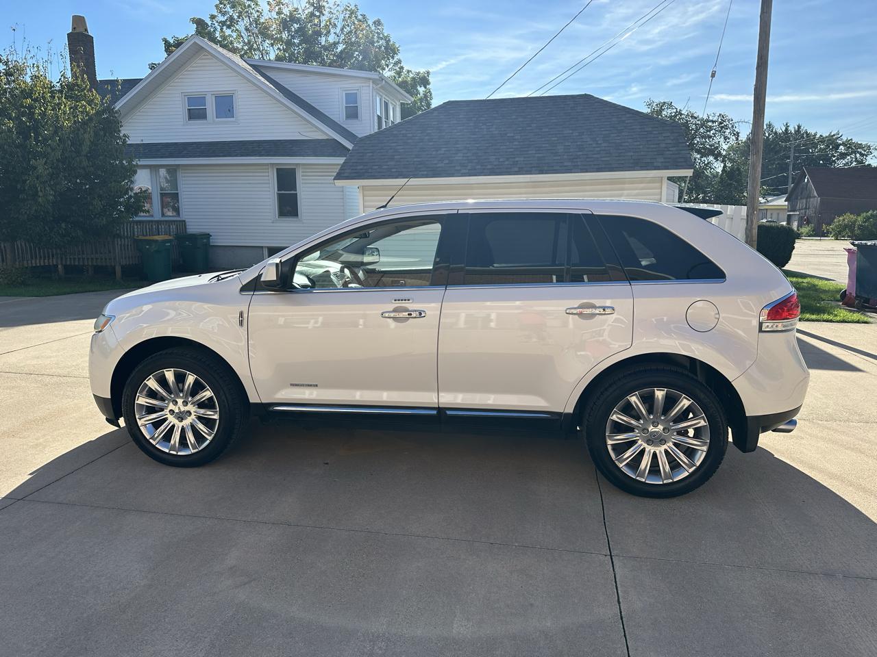 Lincoln MKX AWD 4dr 2011