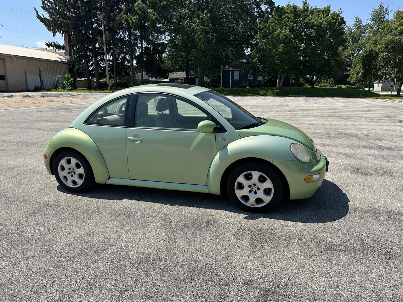 Volkswagen New Beetle 2dr Cpe GLS Auto 2002