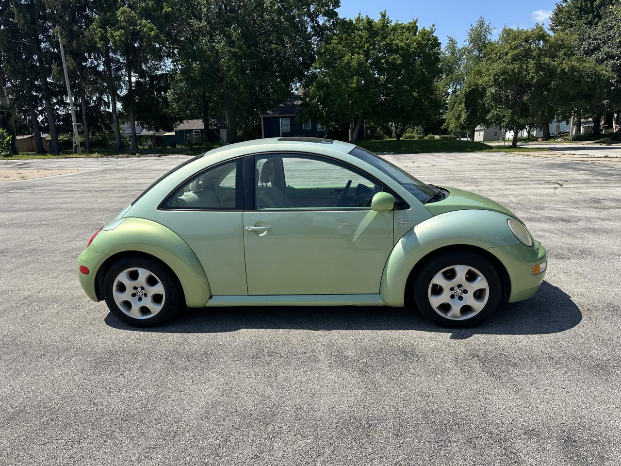 Volkswagen New Beetle 2dr Cpe GLS Auto 2002
