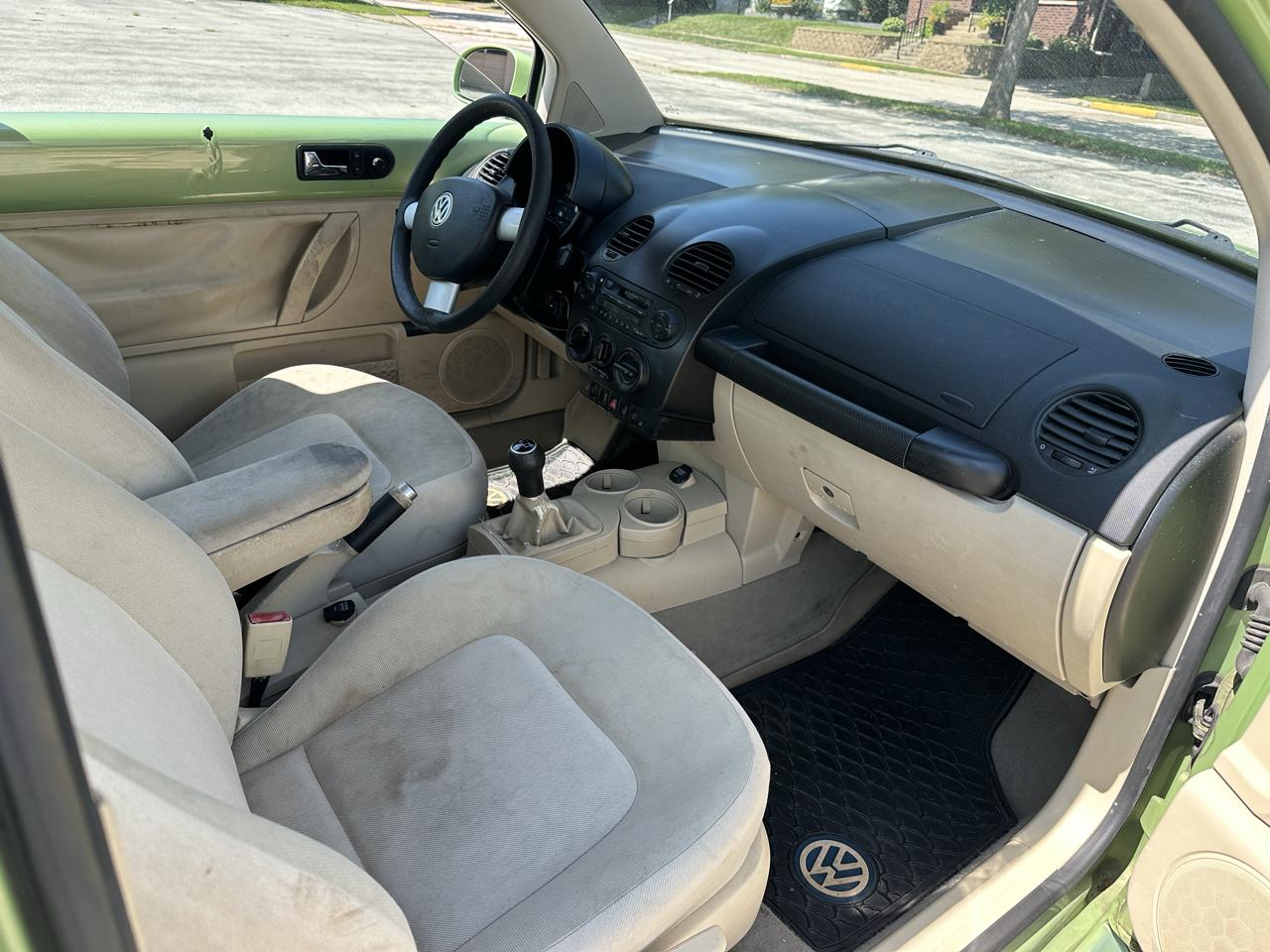 Volkswagen New Beetle 2dr Cpe GLS Auto 2002