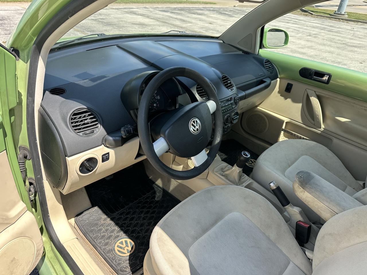 Volkswagen New Beetle 2dr Cpe GLS Auto 2002