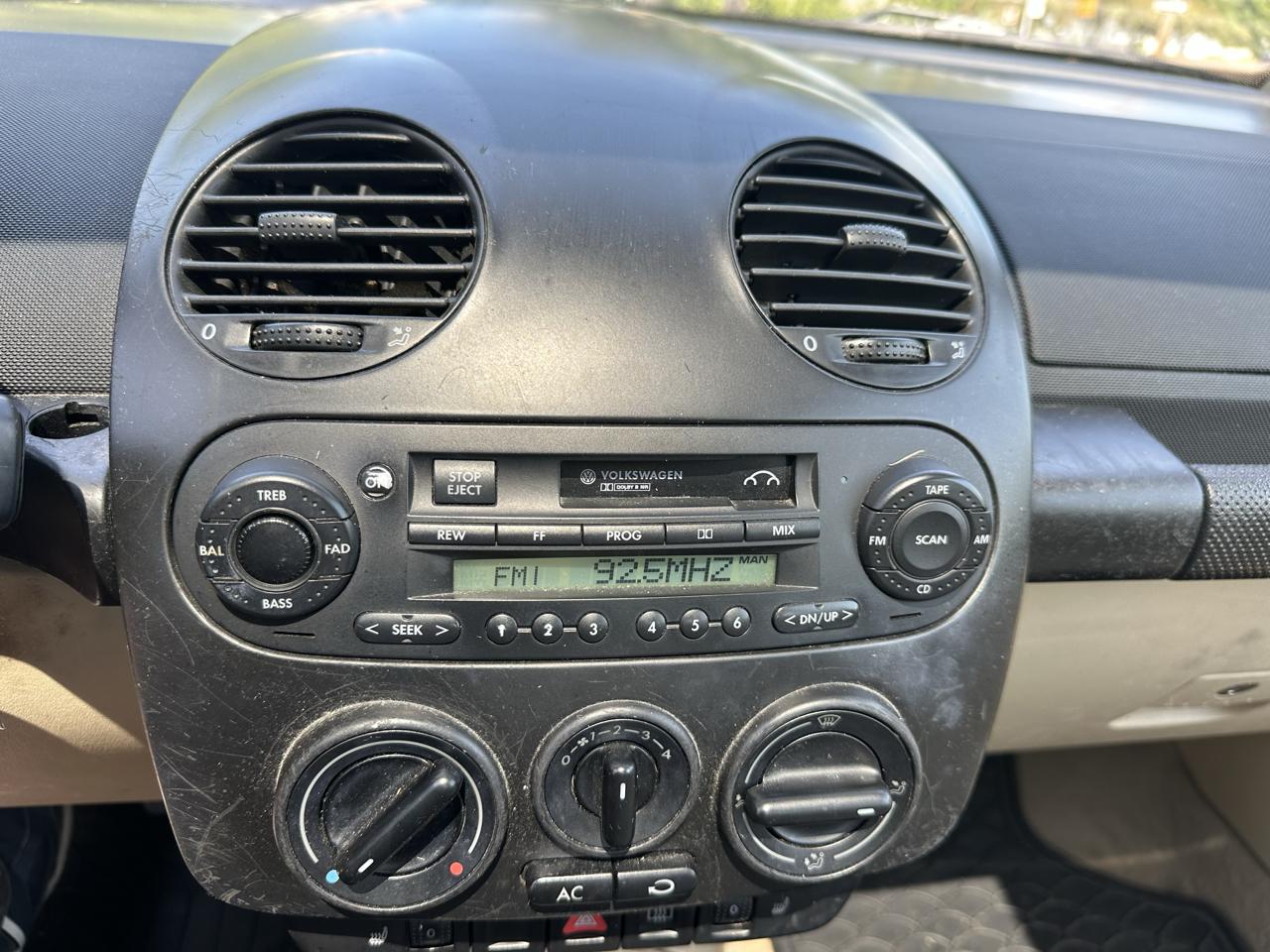 Volkswagen New Beetle 2dr Cpe GLS Auto 2002