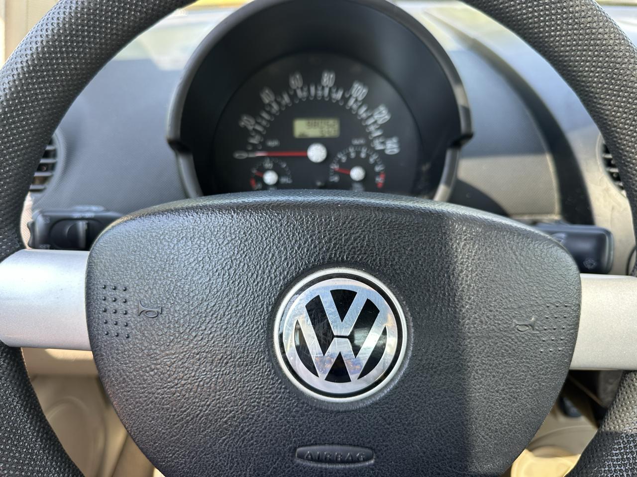 Volkswagen New Beetle 2dr Cpe GLS Auto 2002