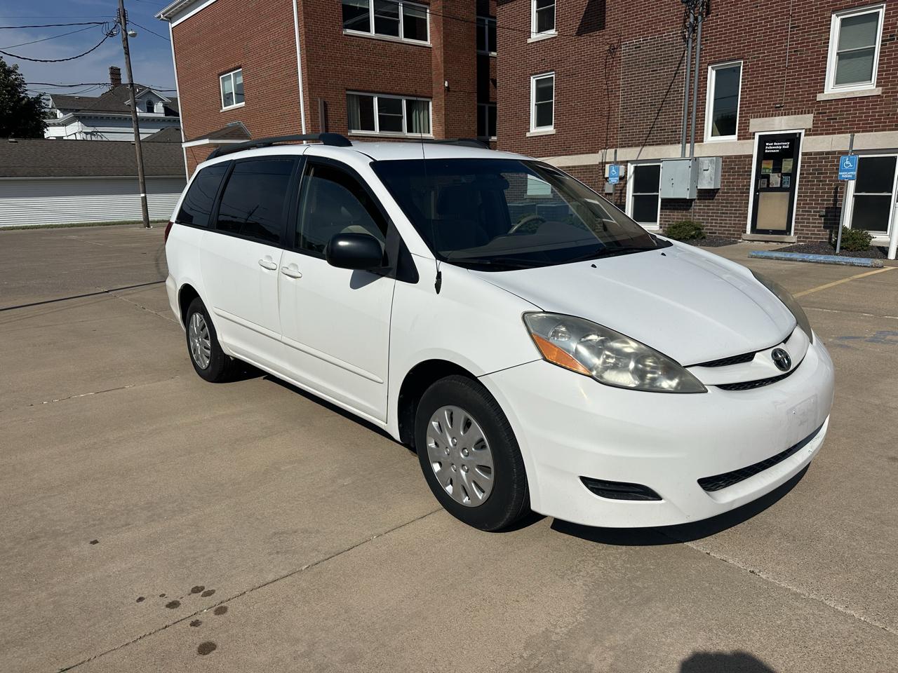 Toyota Sienna 5dr 7-Passenger Van CE FWD (Natl) 2007