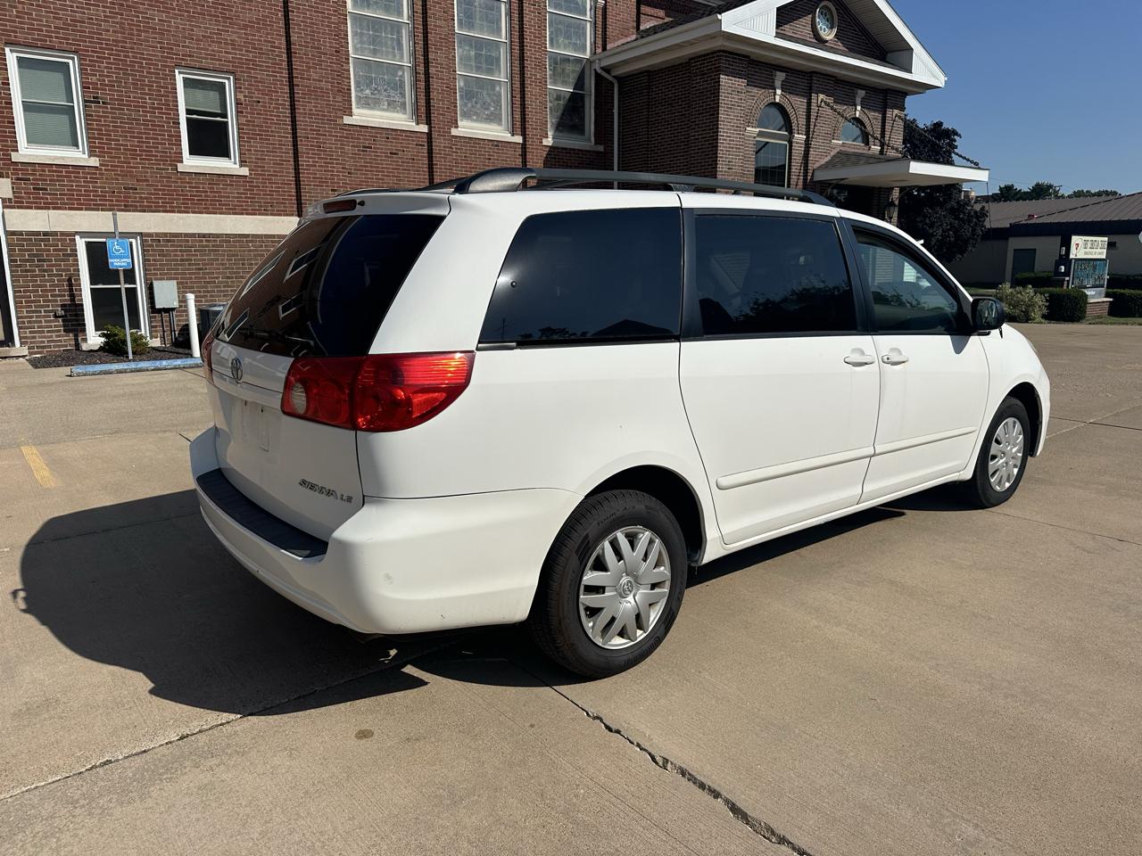 Toyota Sienna 5dr 7-Passenger Van CE FWD (Natl) 2007