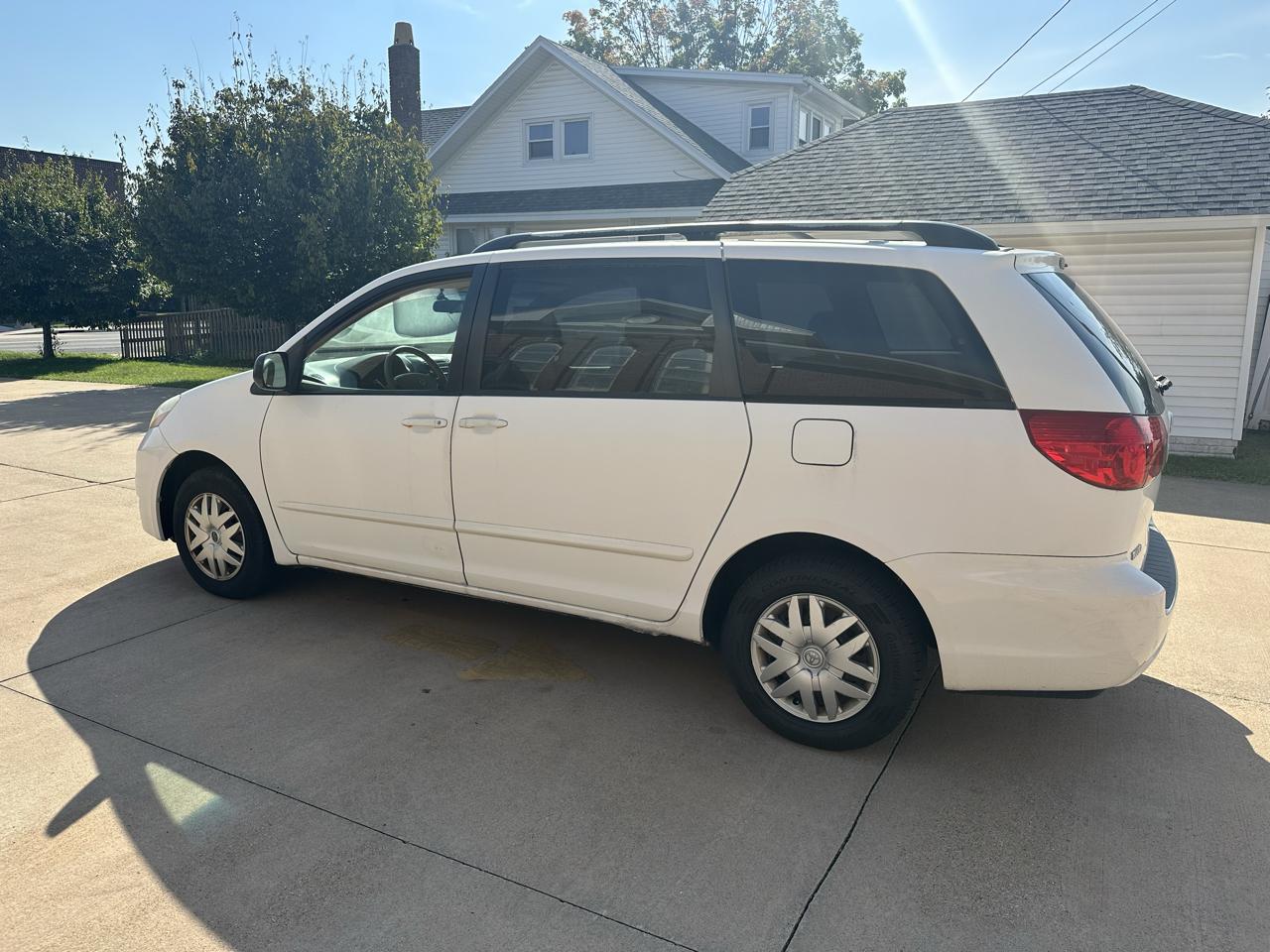 Toyota Sienna 5dr 7-Passenger Van CE FWD (Natl) 2007