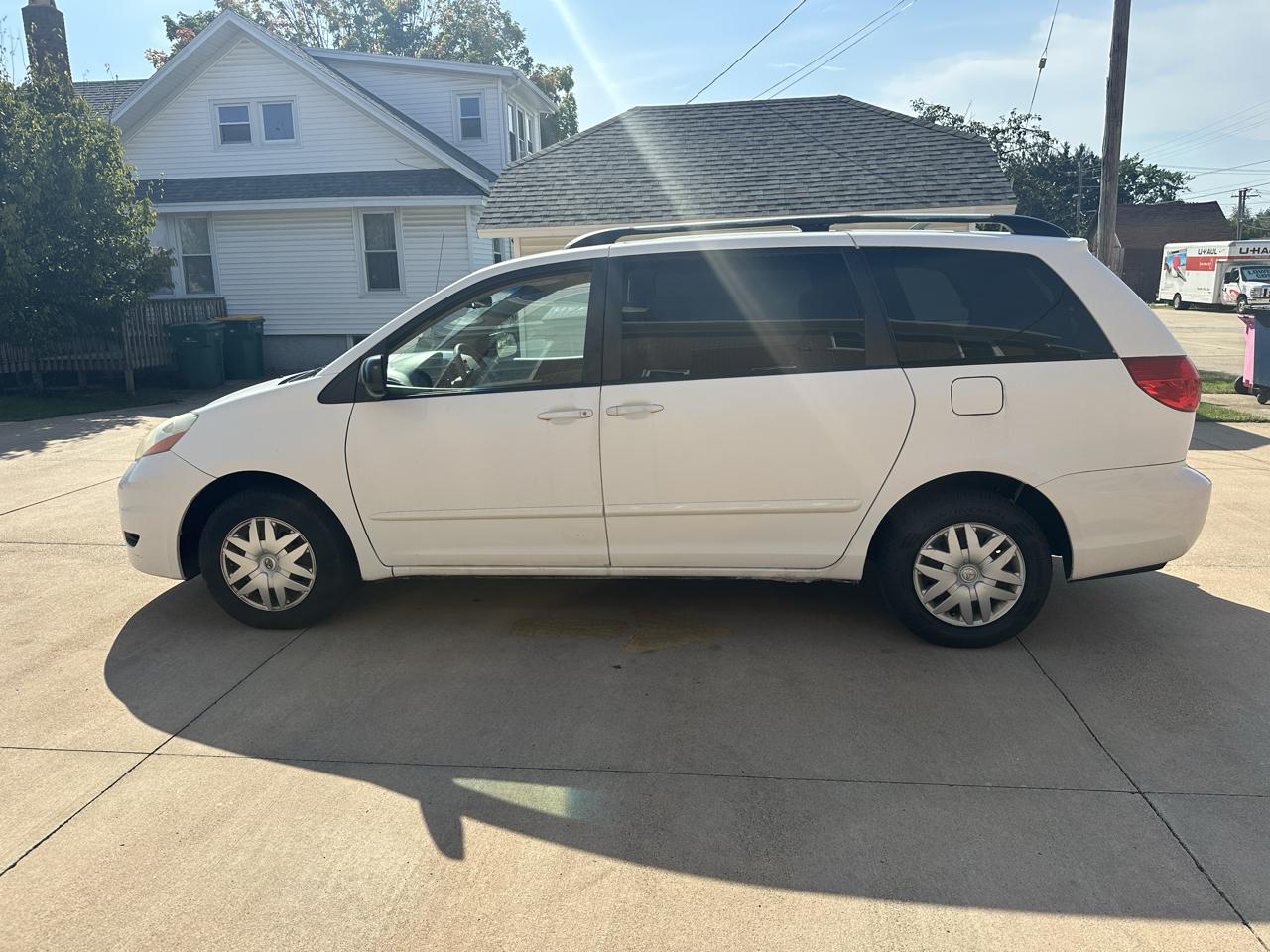 Toyota Sienna 5dr 7-Passenger Van CE FWD (Natl) 2007