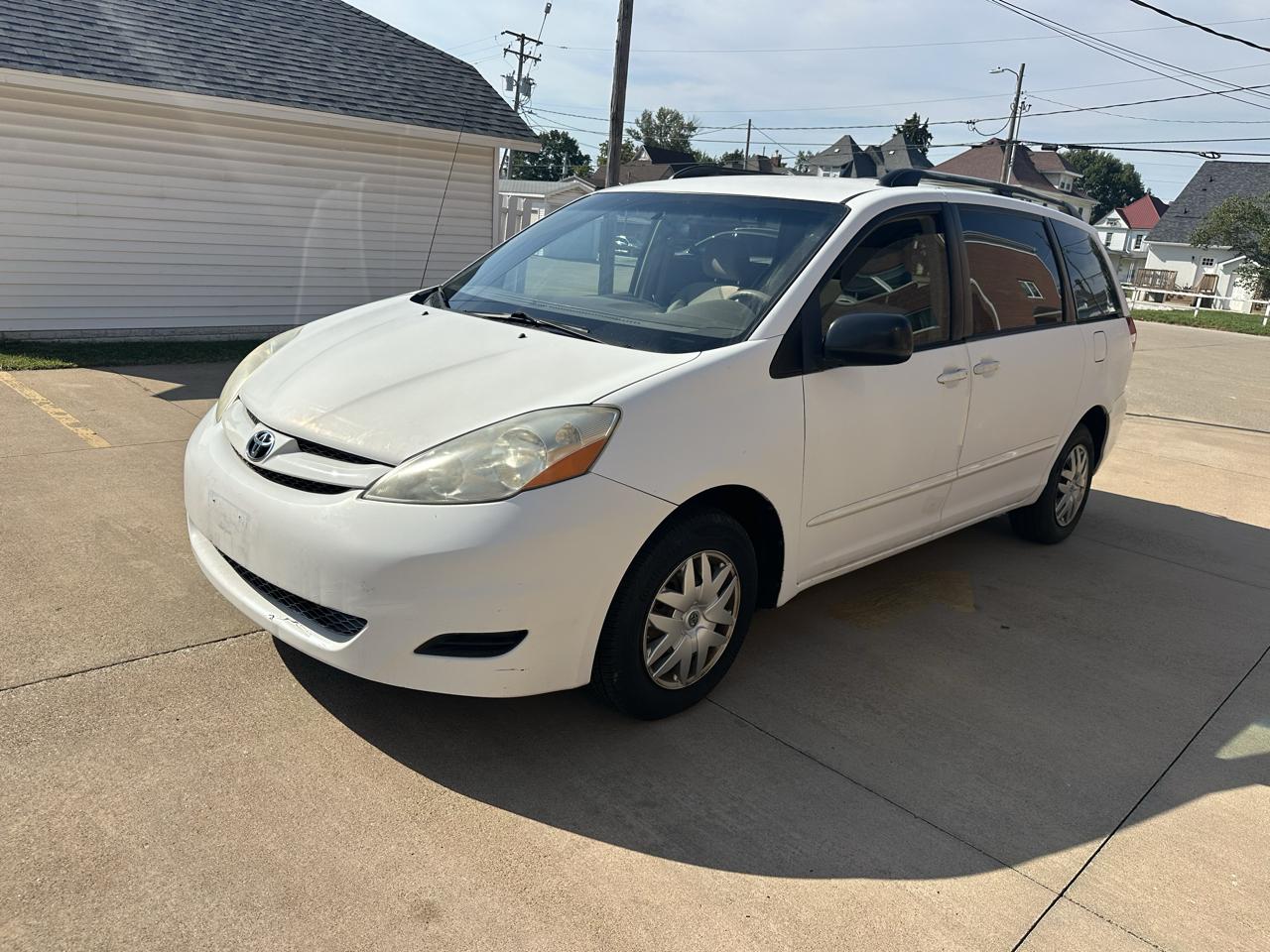 Toyota Sienna 5dr 7-Passenger Van CE FWD (Natl) 2007