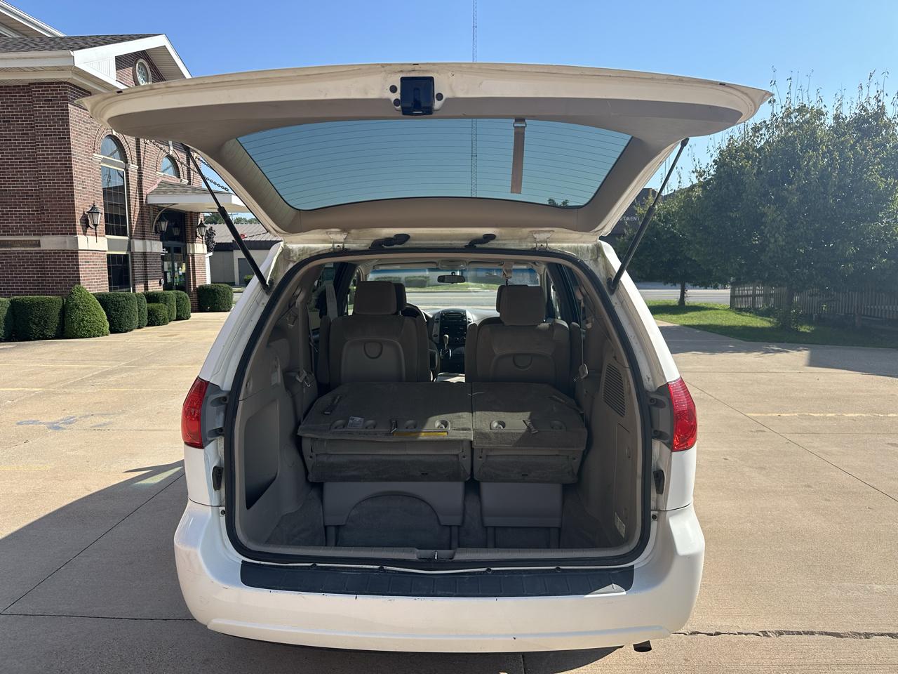 Toyota Sienna 5dr 7-Passenger Van CE FWD (Natl) 2007