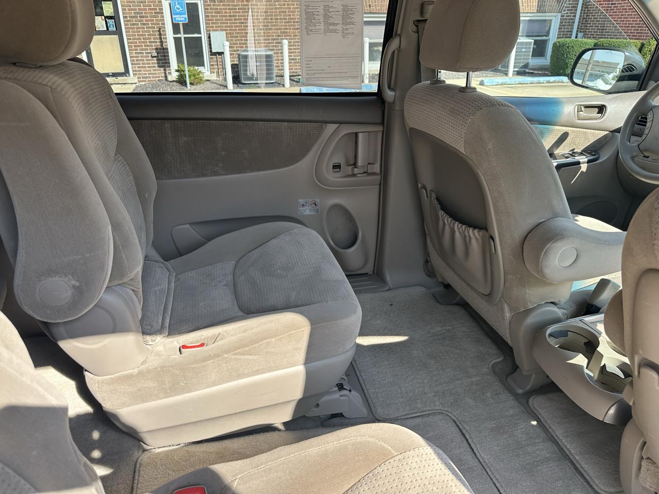Toyota Sienna 5dr 7-Passenger Van CE FWD (Natl) 2007