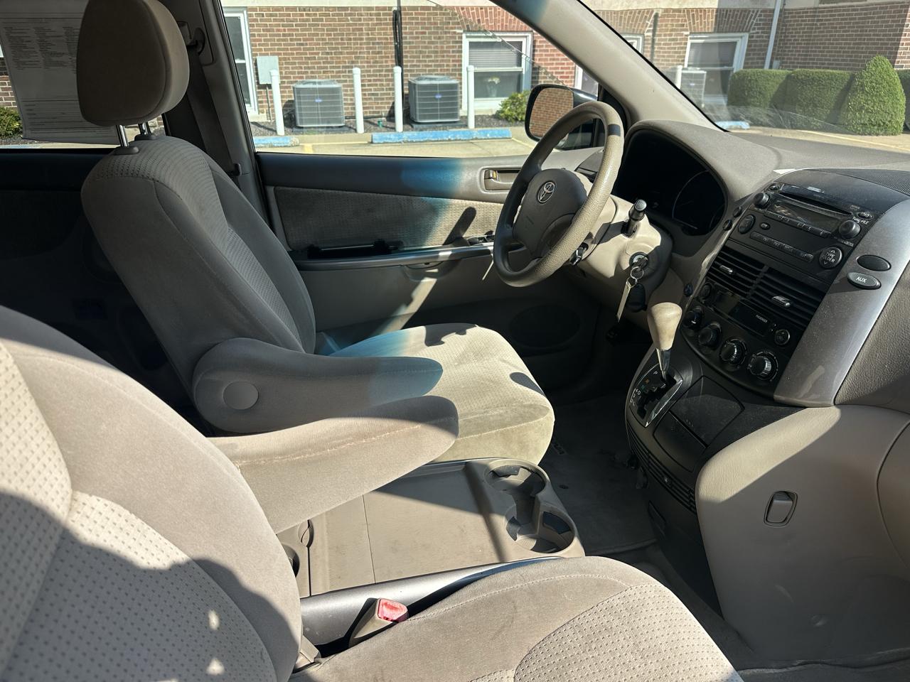 Toyota Sienna 5dr 7-Passenger Van CE FWD (Natl) 2007