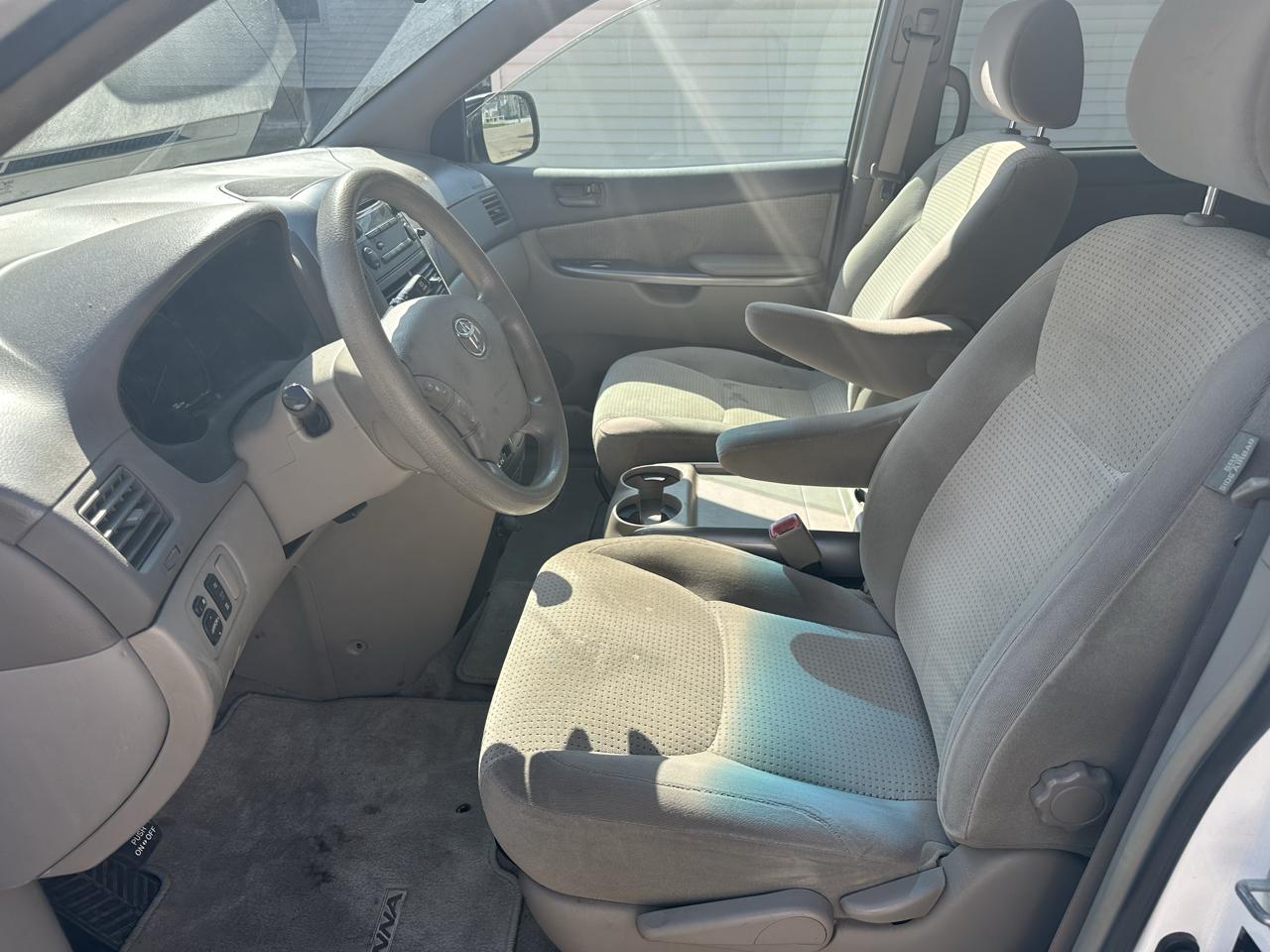 Toyota Sienna 5dr 7-Passenger Van CE FWD (Natl) 2007