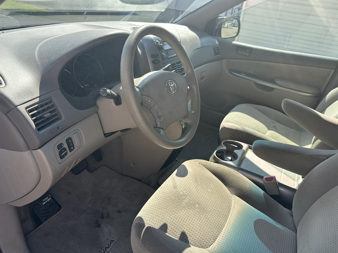 Toyota Sienna 5dr 7-Passenger Van CE FWD (Natl) 2007