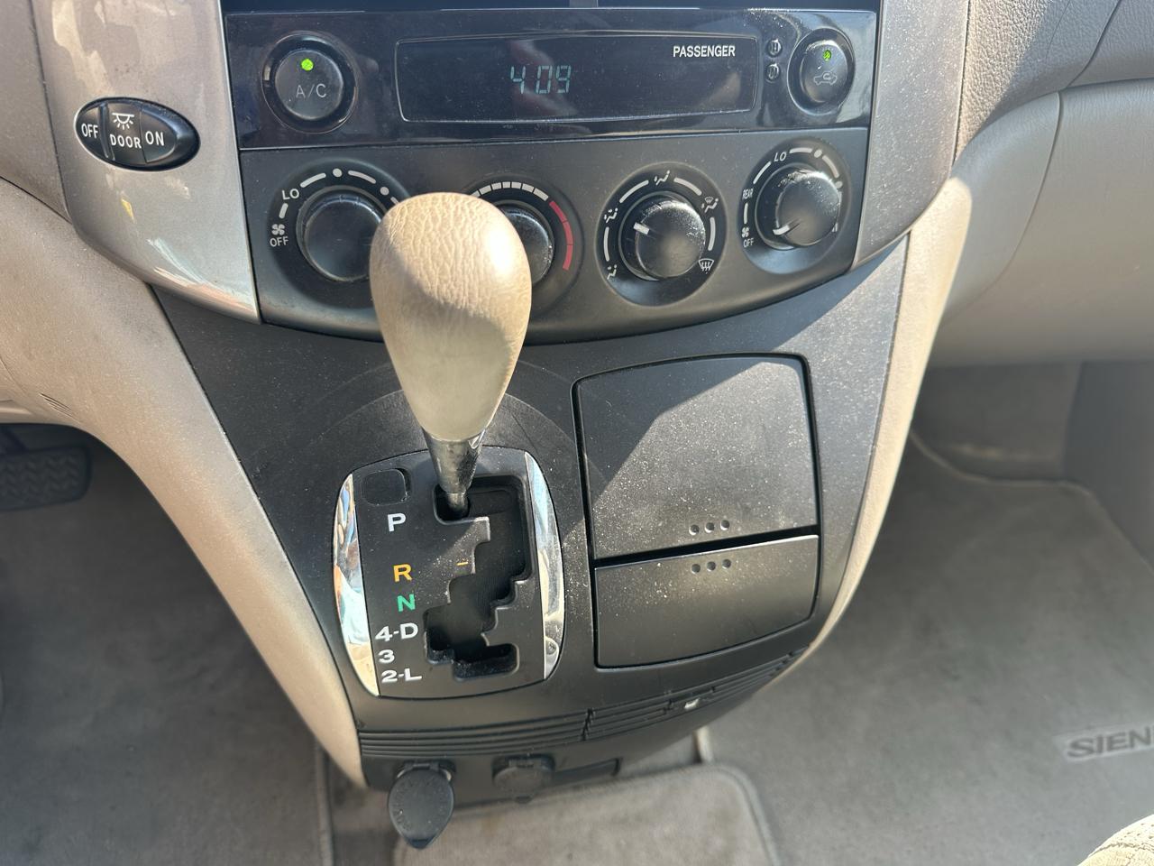 Toyota Sienna 5dr 7-Passenger Van CE FWD (Natl) 2007