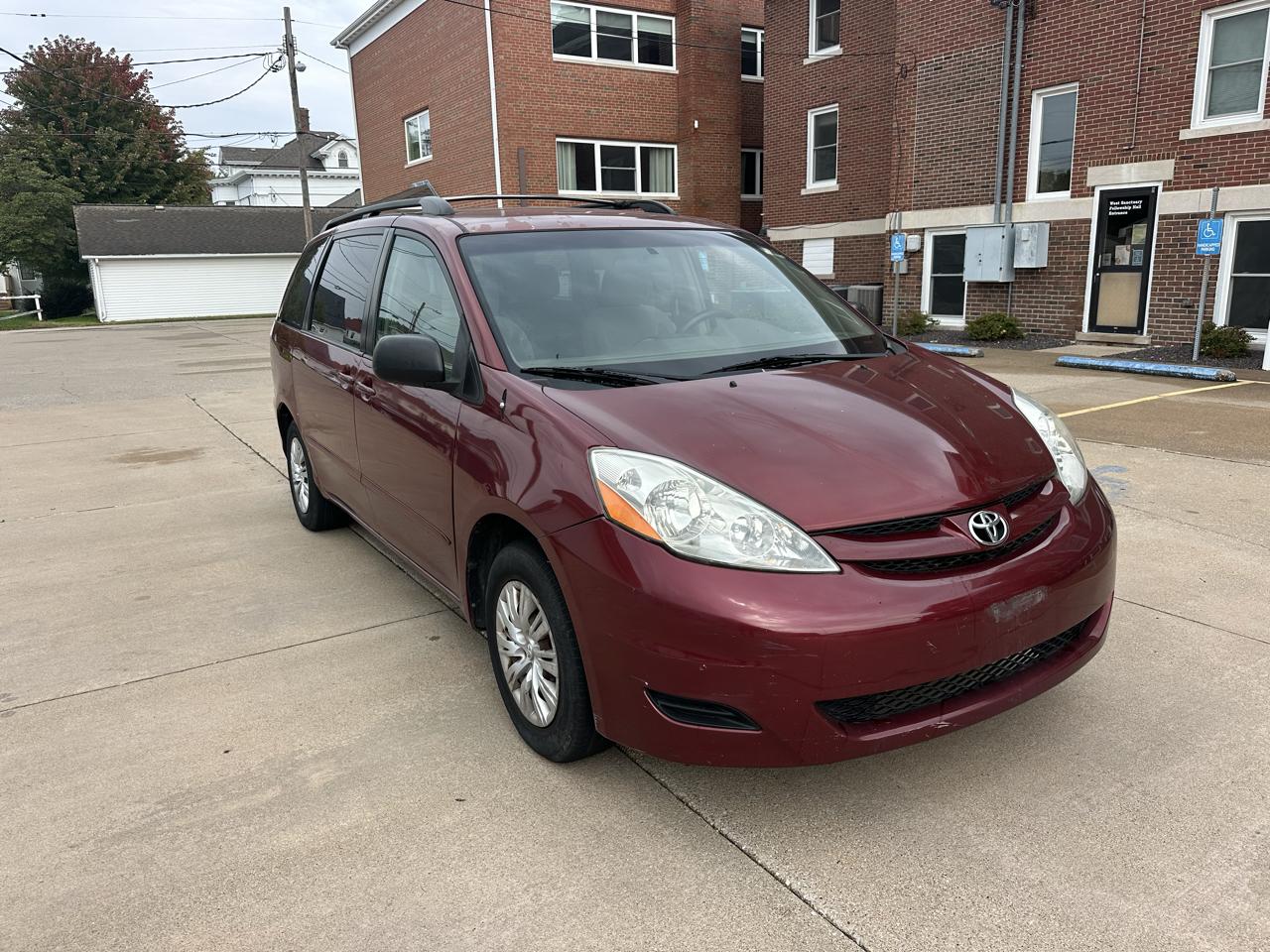 Toyota Sienna 5dr 7-Pass Van V6 LE FWD (Natl) 2006