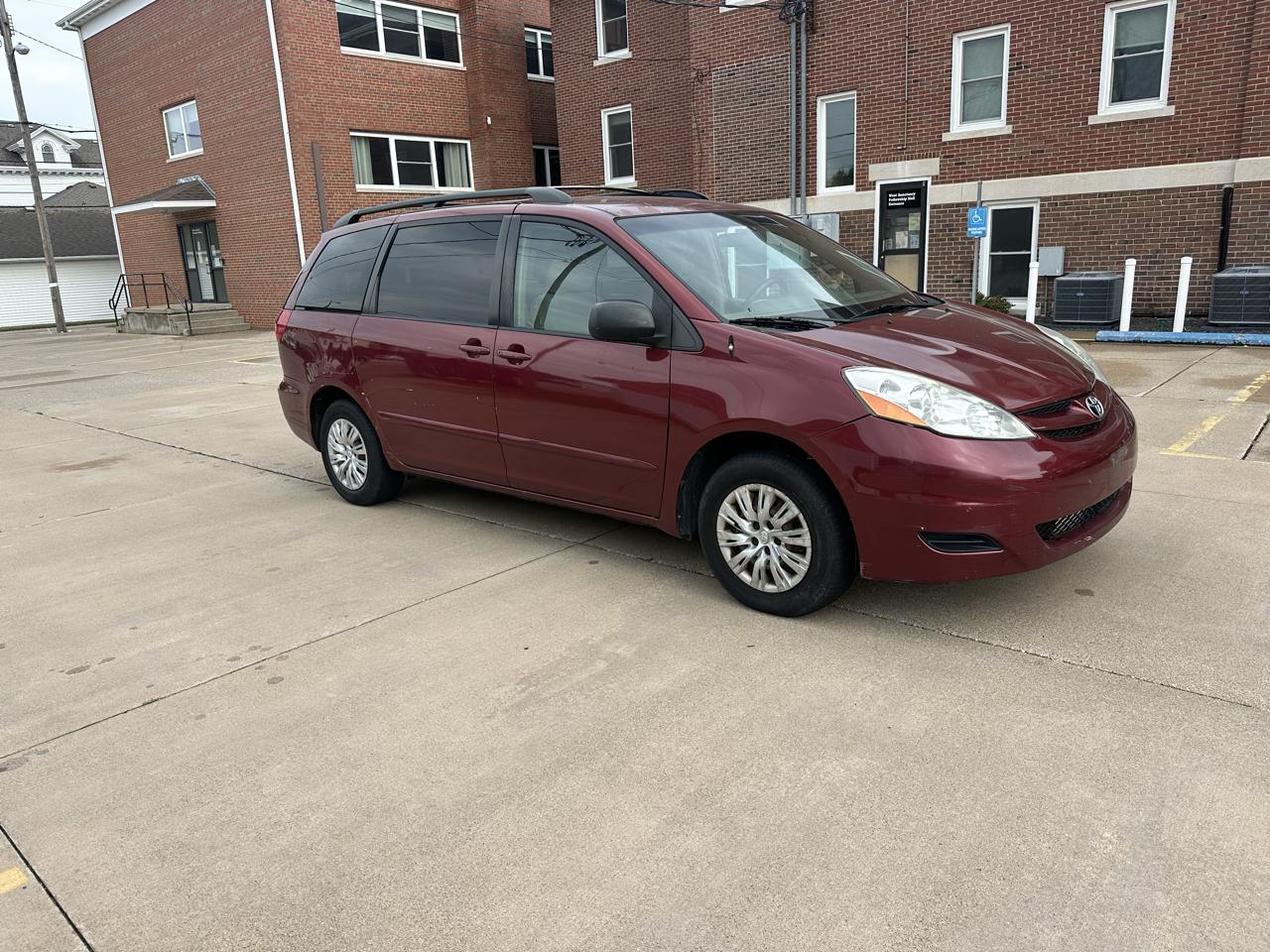 Toyota Sienna 5dr 7-Pass Van V6 LE FWD (Natl) 2006