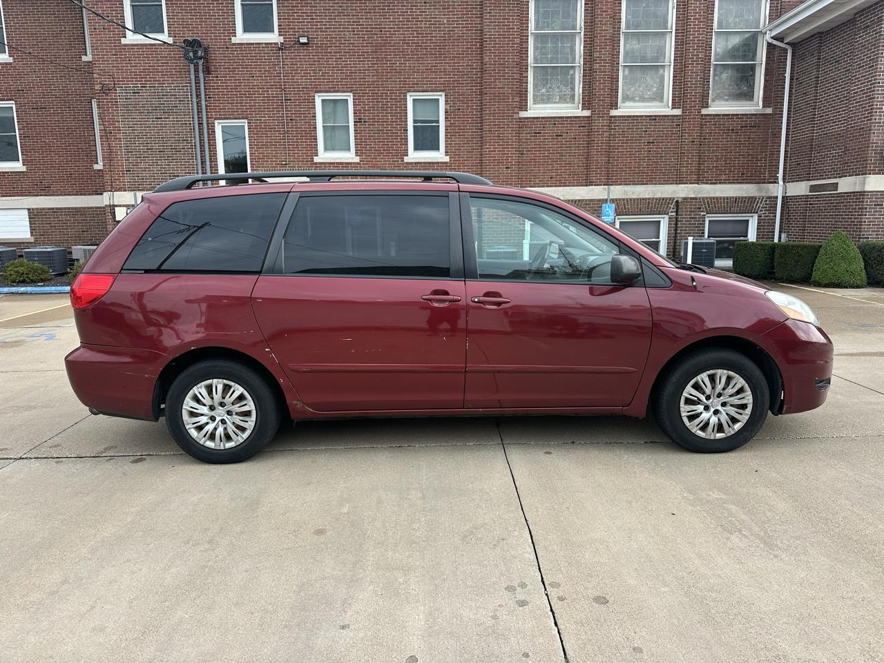 Toyota Sienna 5dr 7-Pass Van V6 LE FWD (Natl) 2006