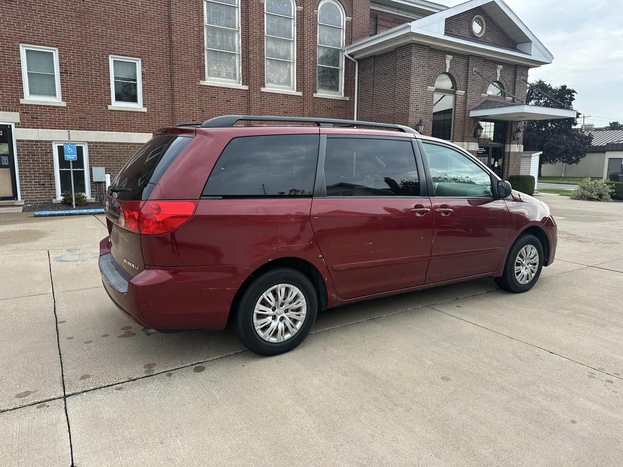 Toyota Sienna 5dr 7-Pass Van V6 LE FWD (Natl) 2006