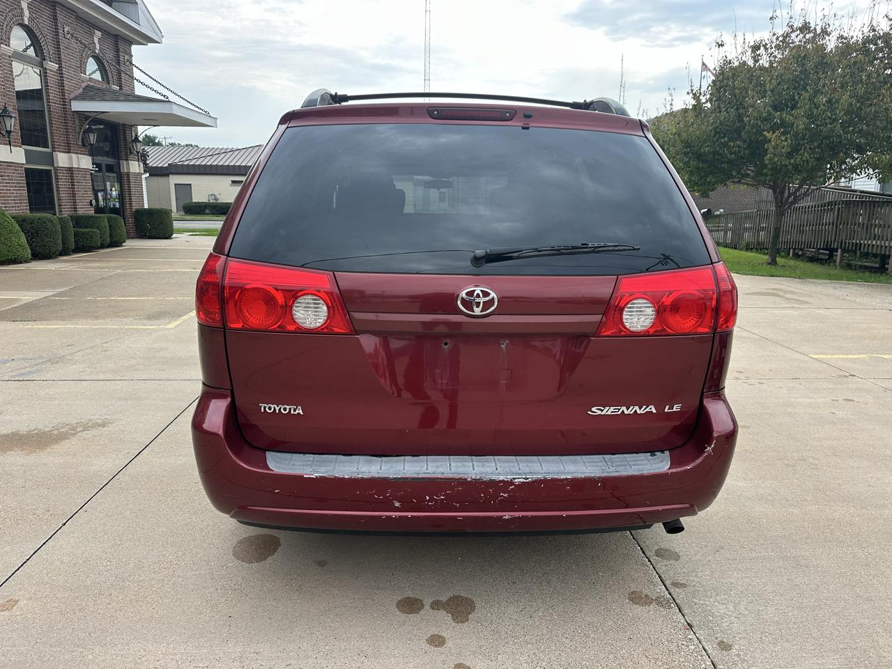 Toyota Sienna 5dr 7-Pass Van V6 LE FWD (Natl) 2006