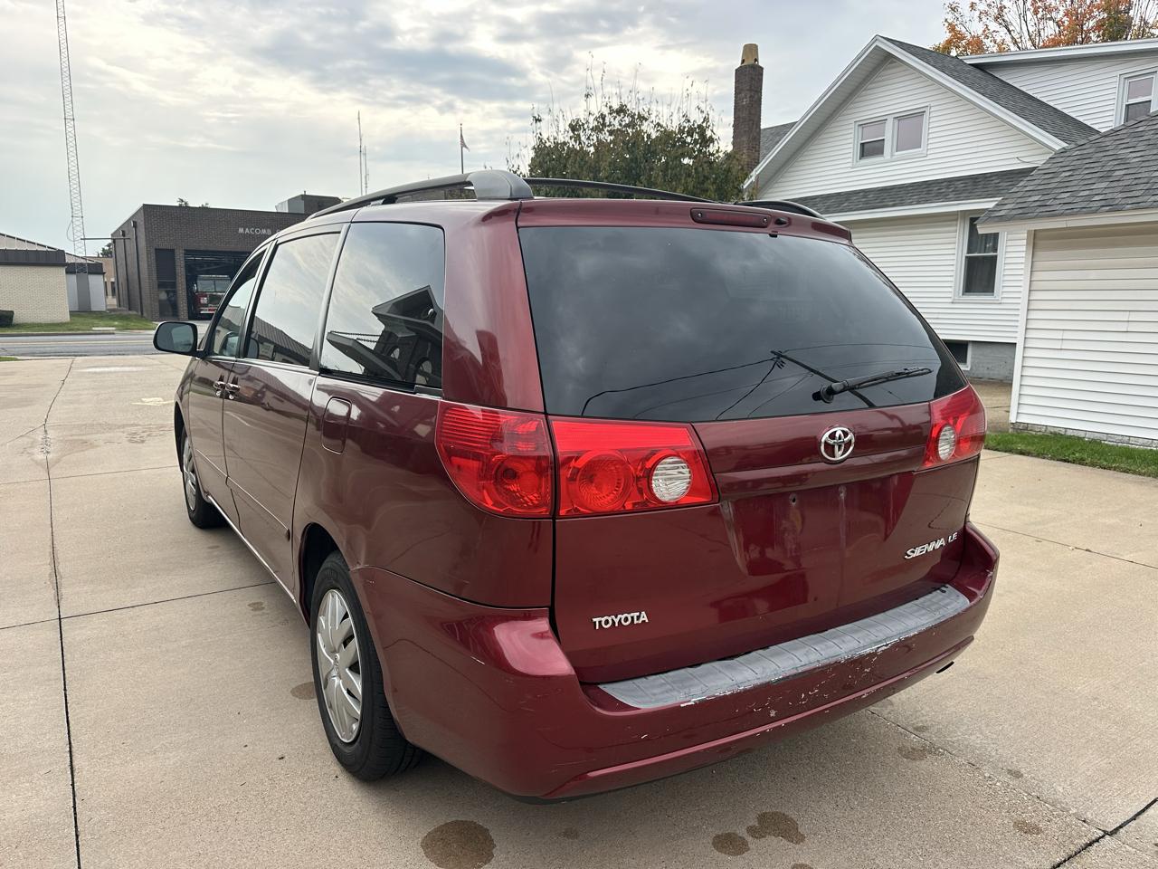 Toyota Sienna 5dr 7-Pass Van V6 LE FWD (Natl) 2006