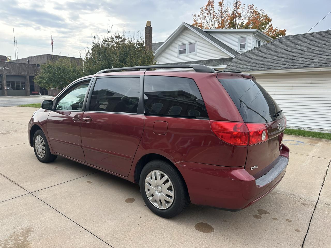 Toyota Sienna 5dr 7-Pass Van V6 LE FWD (Natl) 2006
