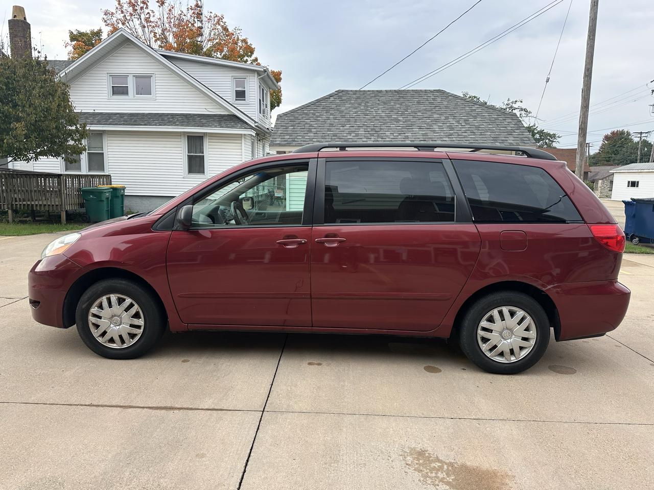 Toyota Sienna 5dr 7-Pass Van V6 LE FWD (Natl) 2006